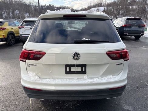 Used 2020 Volkswagen Tiguan SE w/ Panoramic Sunroof Package image 4