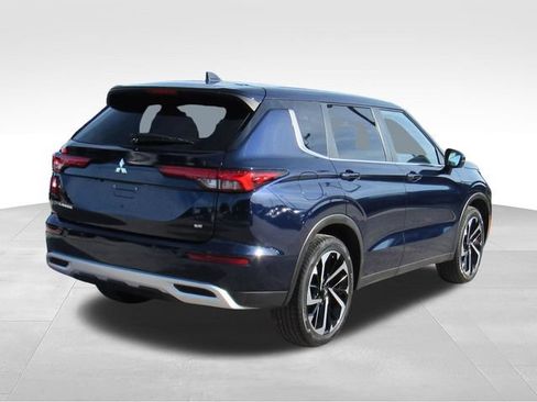 Used 2023 Mitsubishi Outlander SE FWD image 4