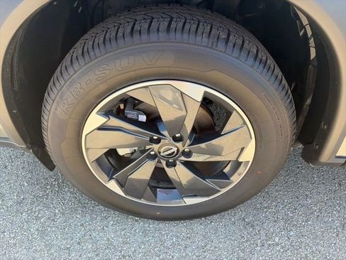 Used 2025 Nissan Rogue SV AWD/4WD image 10