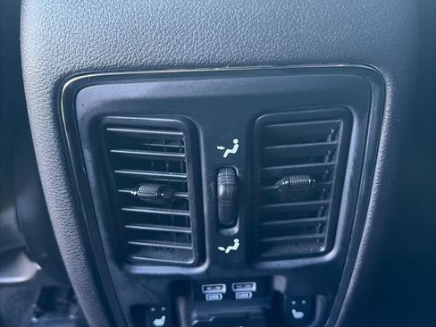 Used 2014 Jeep Grand Cherokee Limited w/ Luxury Group II AWD/4WD image 24