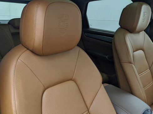 Certified 2023 Porsche Cayenne Turbo AWD/4WD image 44