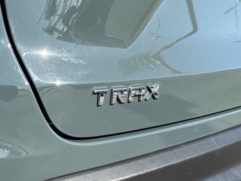 Used 2025 Chevrolet Trax LT FWD image 28