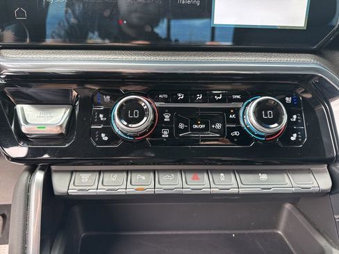 Used 2025 GMC Sierra 3500 Denali w/ Denali Reserve Package AWD/4WD image 21