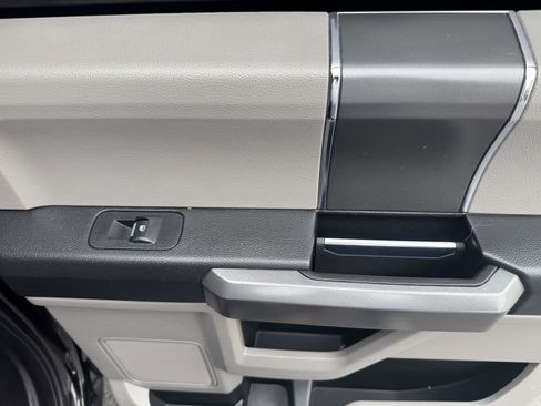 Used 2016 Ford F150 XLT image 33