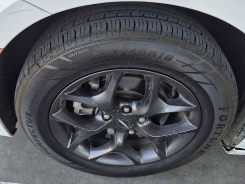 Used 2020 Chrysler Pacifica Touring-L Plus w/ Advanced Safetytec Group FWD image 9