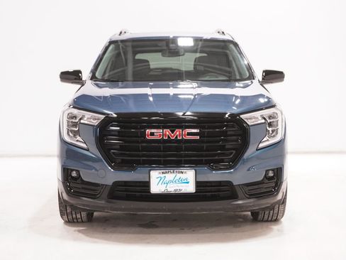 Used 2024 GMC Terrain SLT w/ Elevation Edition image 3