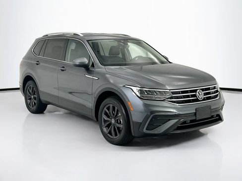 Used 2023 Volkswagen Tiguan SE FWD image 3