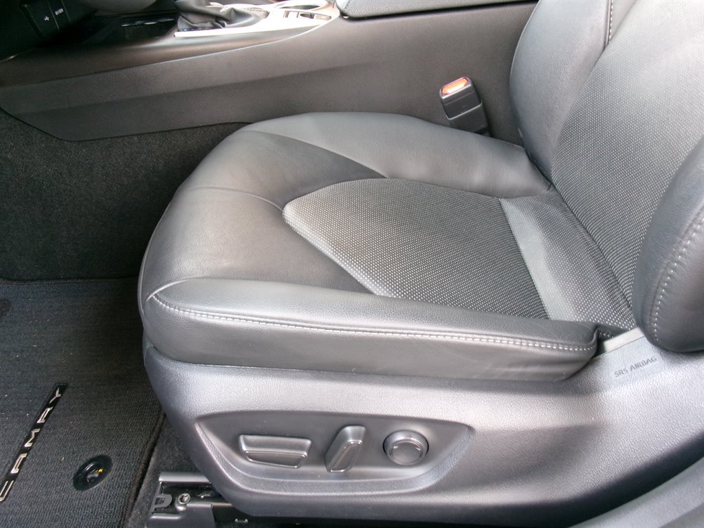 Used 2024 Toyota Camry XLE FWD image 12
