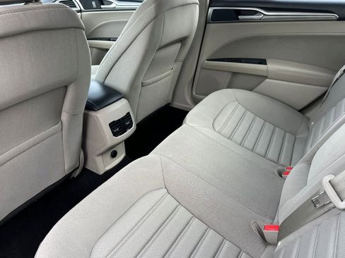 Certified 2019 Ford Fusion SE image 4