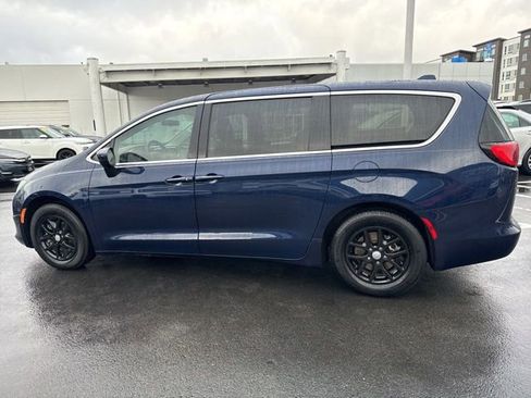 Used 2018 Chrysler Pacifica LX image 9