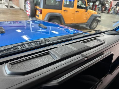 Used 2024 Jeep Wrangler Unlimited Sport AWD/4WD image 33