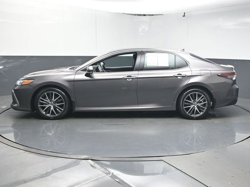 Used 2023 Toyota Camry XLE image 5