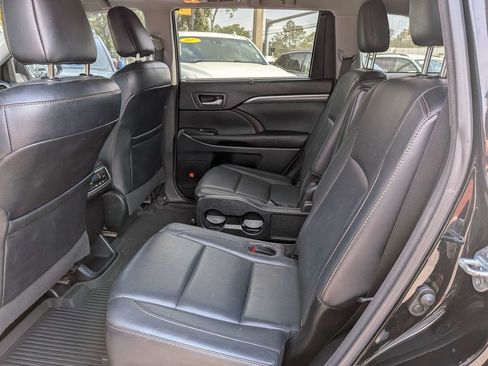 Used 2017 Toyota Highlander Limited AWD/4WD image 18
