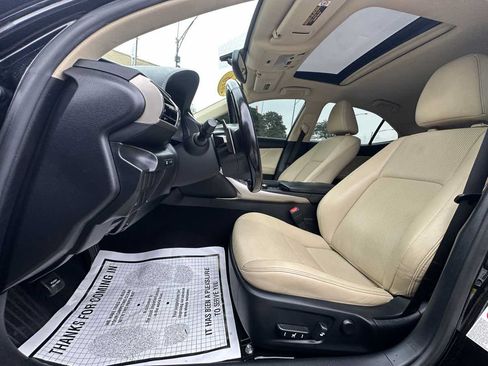 Used 2016 Lexus IS 300 AWD image 11
