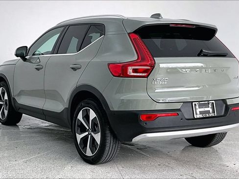 Certified 2025 Volvo XC40 B5 Plus AWD/4WD image 15