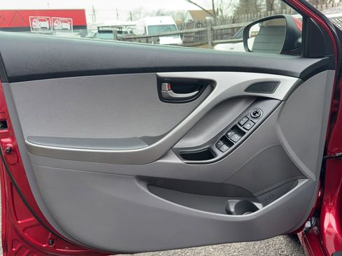 Used 2014 Hyundai Elantra SE image 13