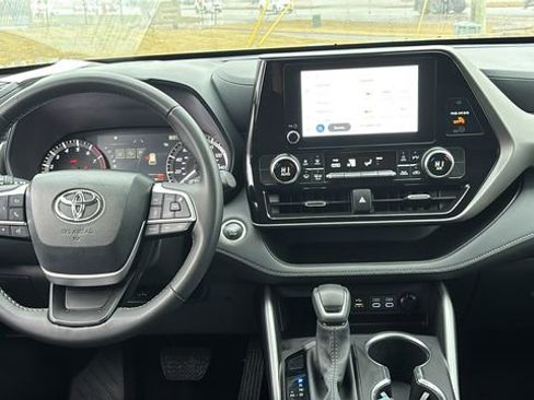 Used 2025 Toyota Highlander LE image 8