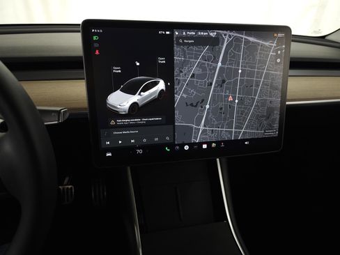 Used 2020 Tesla Model Y Long Range image 21