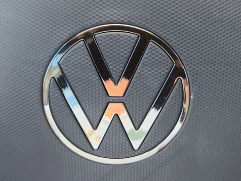 Used 2023 Volkswagen Tiguan SE R-Line image 27