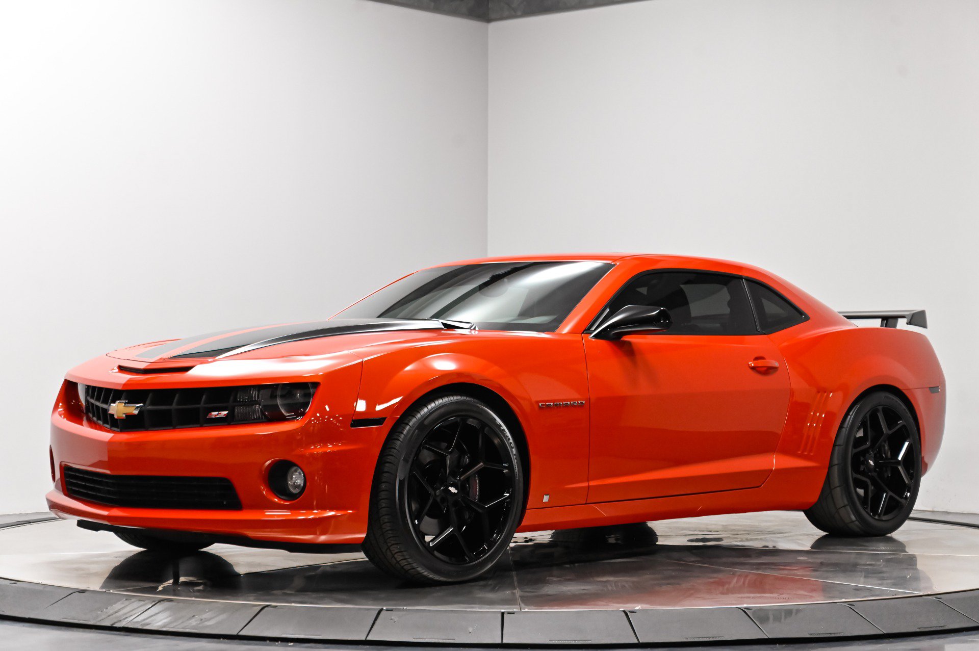 Used 2010 Chevrolet Camaro SS w/ RS Package RWD image 2