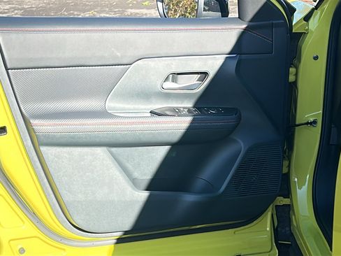 Certified 2025 Nissan Kicks SR image 15