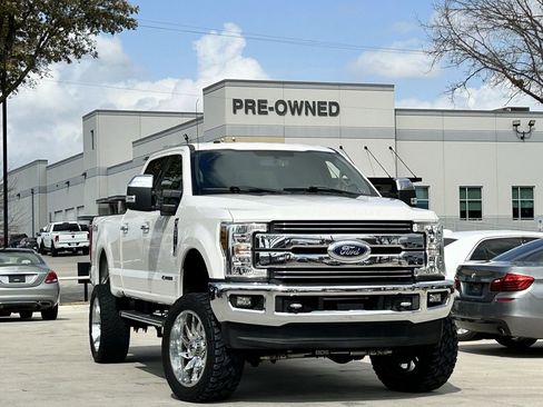 Used 2018 Ford F250 Lariat w/ Chrome Package image 2