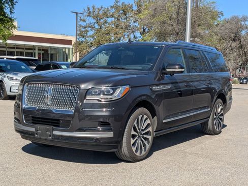 Used 2023 Lincoln Navigator L Reserve image 7