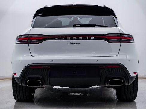 Certified 2025 Porsche Macan image 10
