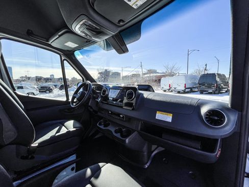 Used 2025 Mercedes-Benz Sprinter 2500 image 22