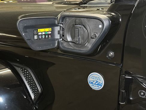 Used 2023 Jeep Wrangler Unlimited Sahara w/ Cold Weather Group AWD/4WD image 15