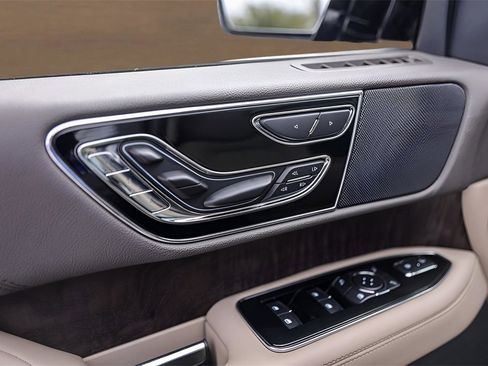 Used 2024 Lincoln Navigator Reserve image 22