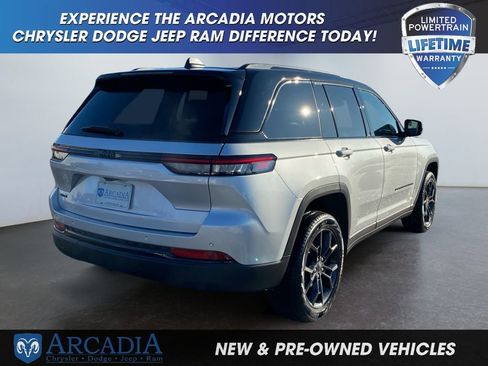 Used 2025 Jeep Grand Cherokee Limited w/ Trailer Tow Package AWD/4WD image 5