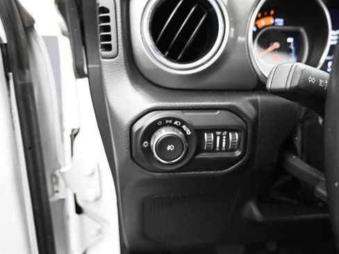 Used 2022 Jeep Wrangler Unlimited Sahara AWD/4WD image 9
