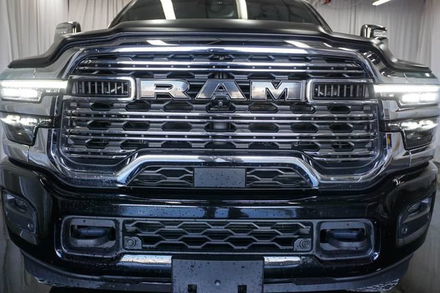 Used 2025 RAM 2500 Limited AWD/4WD image 3