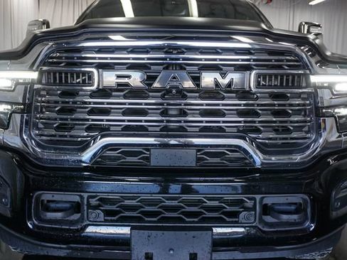 Used 2025 RAM 2500 Limited AWD/4WD image 3