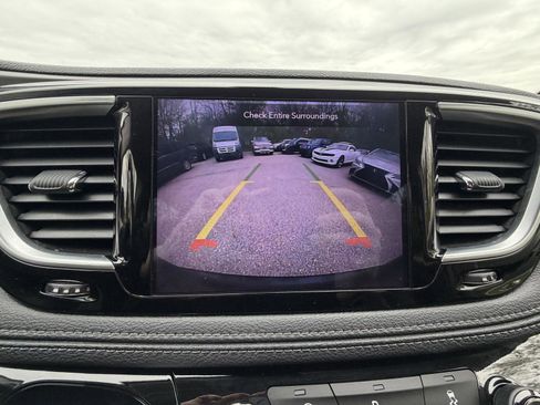 Used 2019 Chrysler Pacifica Limited FWD image 17