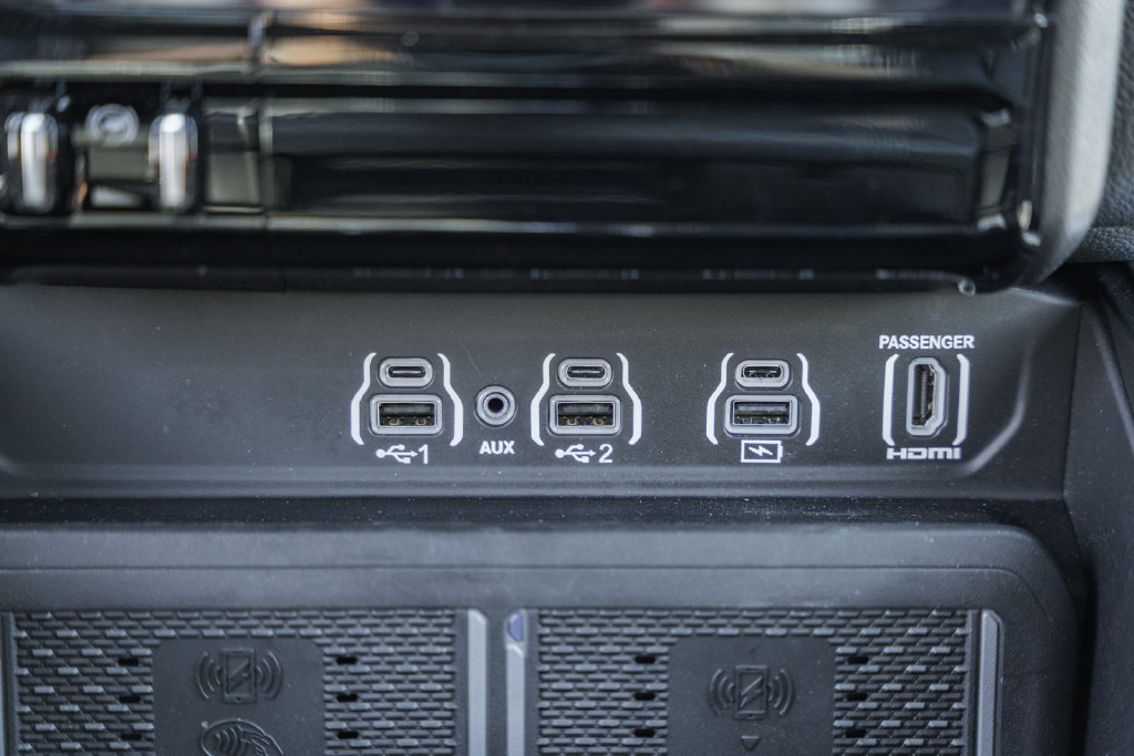 Used 2025 RAM 1500 Laramie w/ Night Edition AWD/4WD image 32