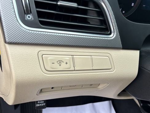 Used 2016 Hyundai Sonata SE FWD image 19