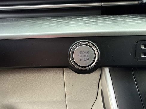 Used 2023 Kia Carnival LX FWD image 33