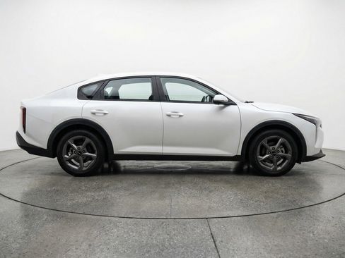 Used 2025 Kia K4 FWD image 11