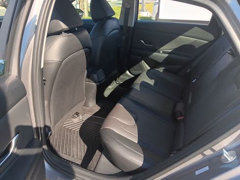 Used 2023 Hyundai Elantra Limited w/ Preferred Accessory Package FWD image 11