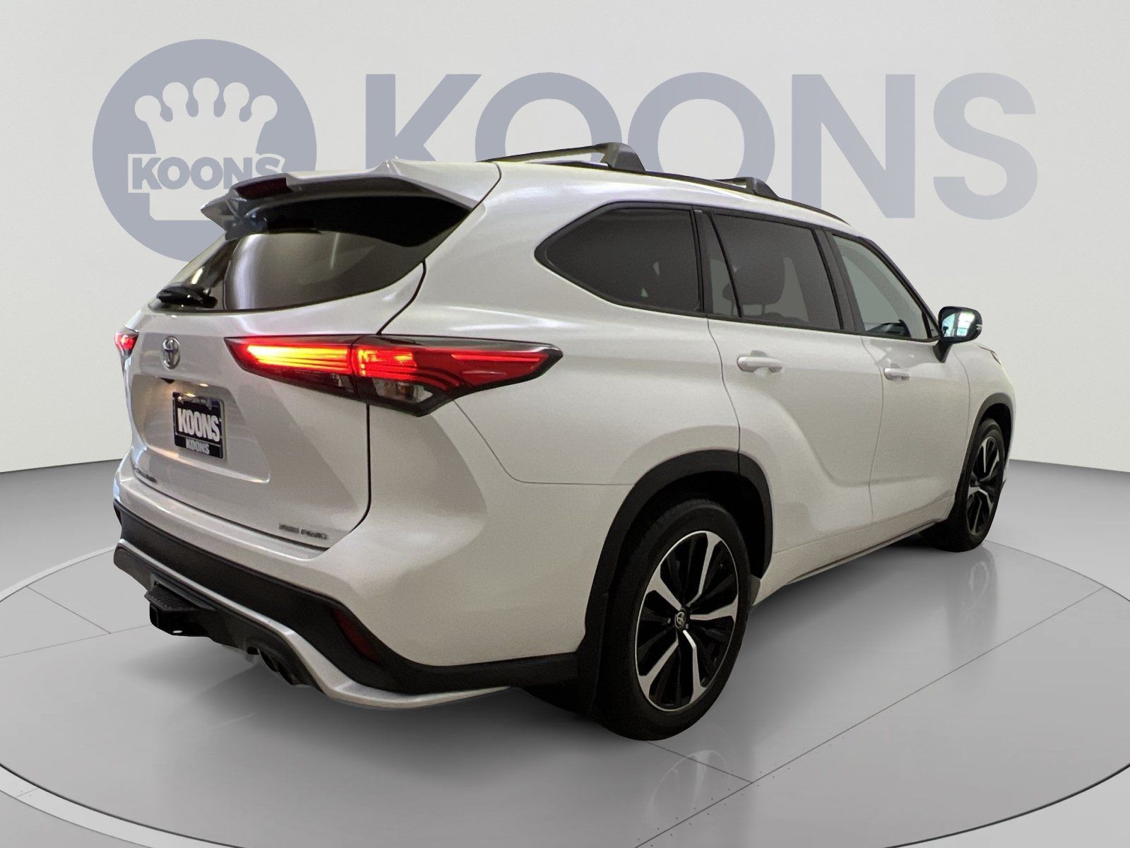 Used 2022 Toyota Highlander XSE AWD/4WD image 8