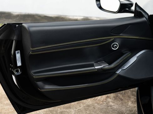 Used 2020 Ferrari Portofino image 31