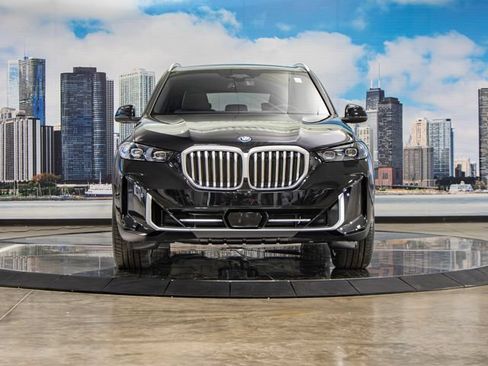 Used 2026 BMW X5 xDrive50e AWD/4WD image 3