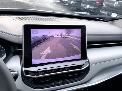 Used 2024 Jeep Compass Limited image 26