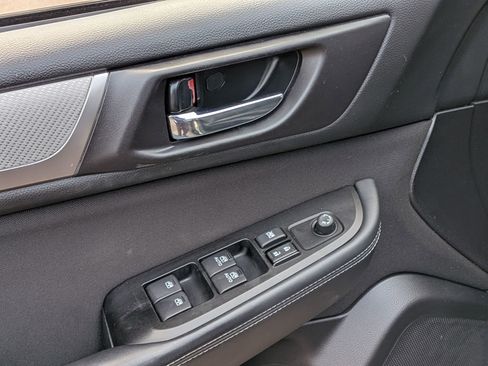 Used 2017 Subaru Outback 2.5i Premium image 9