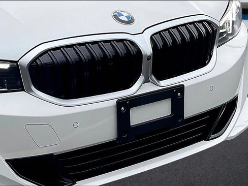Used 2026 BMW 330i xDrive Sedan w/ Premium Package AWD/4WD image 32