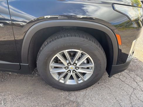 Used 2022 Chevrolet Traverse LT image 36