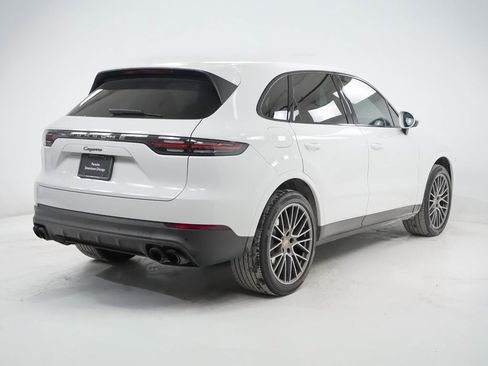 Certified 2023 Porsche Cayenne Platinum Edition image 10