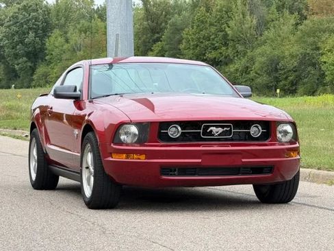 Used 2009 Ford Mustang Premium RWD image 4